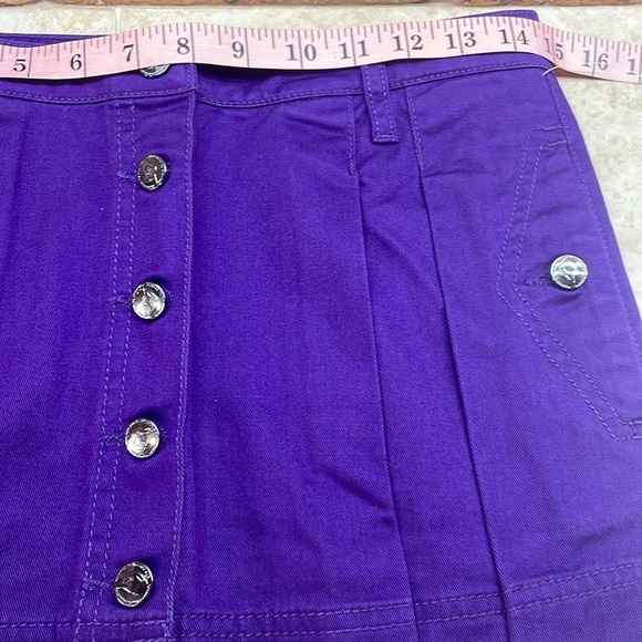 Married to the Mob Purple Pleated Mini Skirt NWT Size M Y2K Streetwear Button - Picture 11 of 16